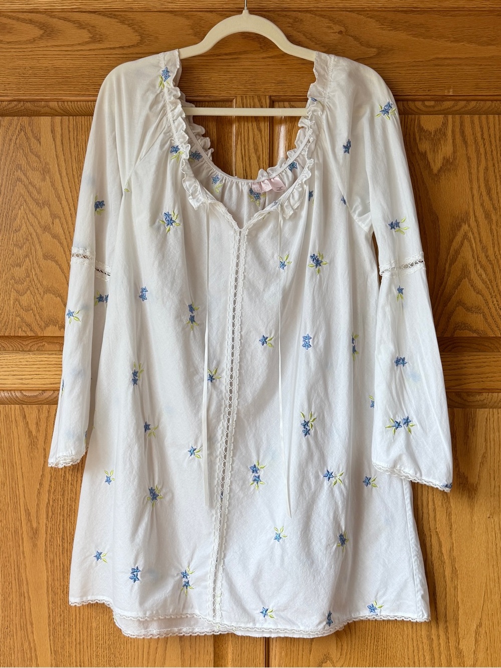 Victoria’s Secret White Floral Embroidered Ruffle Nightgown Women’s M